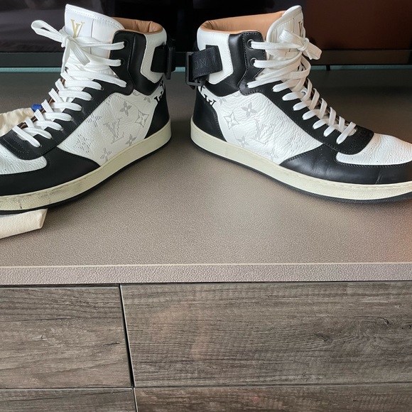 Louis Vuitton high top sneakers - Picture 2 of 8